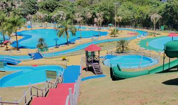 Espaço recebeu pintura em toda a estrutura (incluindo as piscinas), além de manutenção, reforma e serviços de jardinagem