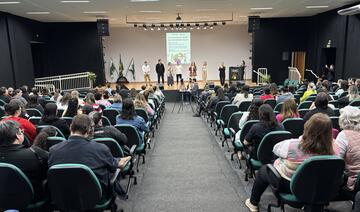 Evento realizado no auditório Moacir Galante (Colégio Premen) reuniu profissionais da rede de proteção à criança e ao adolescente