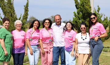 A secretária da Mulher, juntamente com o prefeito em exercício, Lucio De Marchi, assinaram um decreto que altera o nome do espaço, que antigamente era denominado de Jardim de Versalhes, para “Jardim da Mulher”