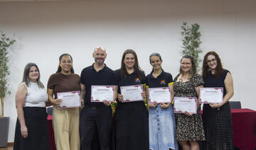 Grupo de docentes participou do curso “Gestão Estratégica de Instituições de Ensino” e foram reconhecidos em evento realizado na UFPR na última sexta (7)