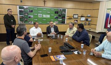 Cerimônia formalizou devolução do comando do Executivo e renovou convênio com o Incra. Prefeito Mario Costenaro participou de missão técnica à Europa