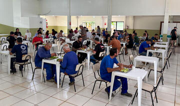 Agora, o almoço, que custa R$ 5,00 por pessoa, pode ser pago via pix ou cartão; a qualidade e o capricho da Cozinha Social em cada refeição seguem os mesmos
