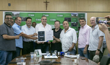 Autoridades receberam o anteprojeto para continuação da obra da PR-317 e anunciaram novos investimentos para Toledo