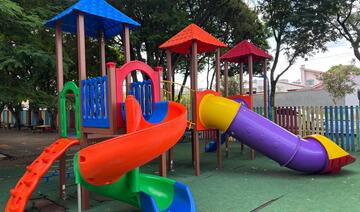 Estruturas foram instaladas com investimento da Secretaria Municipal da Educação de aproximadamente R$ 78 mil; próxima etapa prevê grama sintética