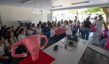 Atividade abordou cuidados pessoais e integrou ação contínua de distribuição de kits a estudantes da rede pública
