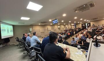 Prefeito Mario Costenaro esteve no encontro desta sexta-feira (6) na sede da Associação dos Municípios do Oeste do Paraná, em Cascavel