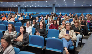 Evento realizado na noite desta quarta-feira (29) no Teatro Municipal fez um reconhecimento à contribuição das mulheres para o desenvolvimento de Toledo