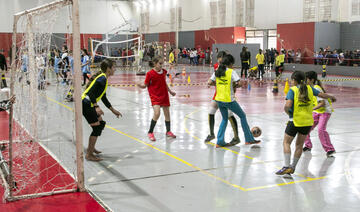Festival esportivo reúne estudantes dos 5º anos de 36 escolas municipais em modalidades coletivas na Unipar