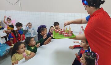Ação da Secretaria Municipal da Educação incluiu mini pizzas e picolés para alunos das escolas e sorvete natural para crianças dos Cmeis